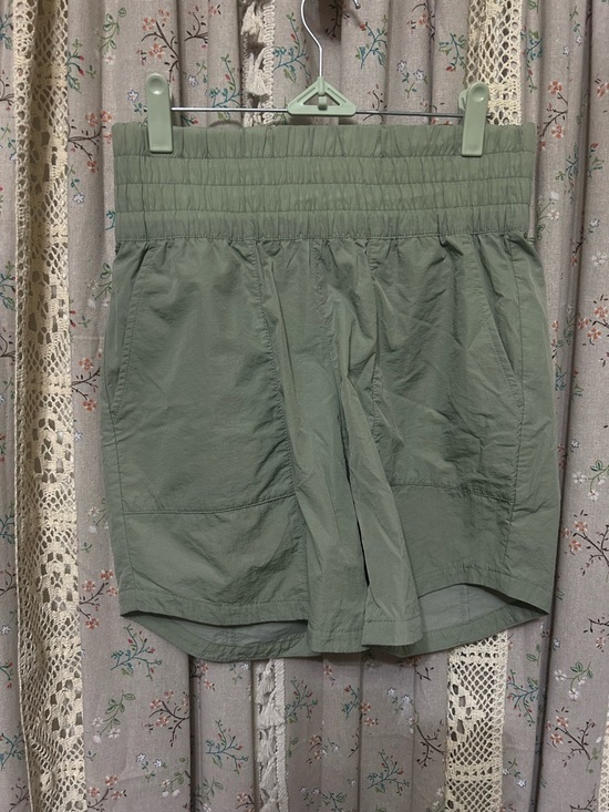 Columbia Pants - 2/$28 Columbia Boundless Trek Shorts Women’s Small Sage Green Pull On 7” EUC